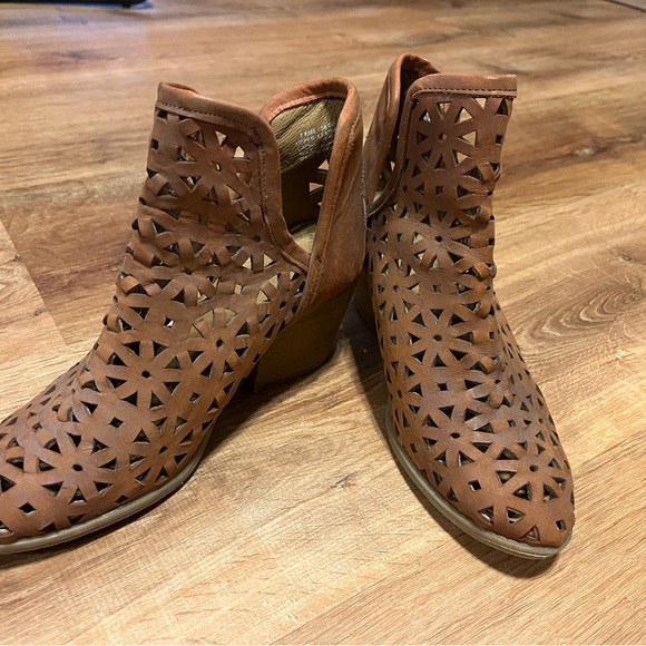 Musse & Cloud Athena Leather Bootie - Picture 2 of 4